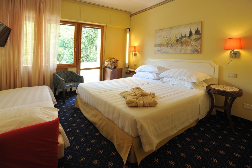 Hotel Ferrari Salsomaggiore Terme Kültér fotó