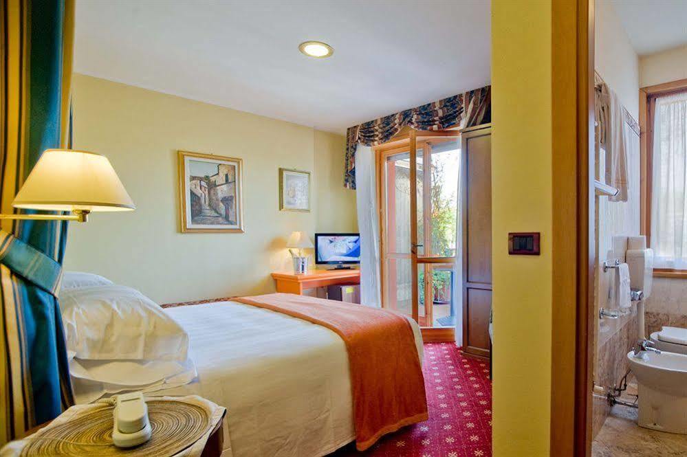Hotel Ferrari Salsomaggiore Terme Kültér fotó